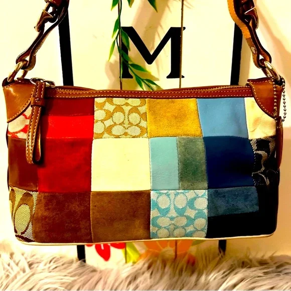 バッグ Ccach Patchwork Signature Shoulder 464 Ccach Patchwork Signature Shoulder 464 - メルカリ